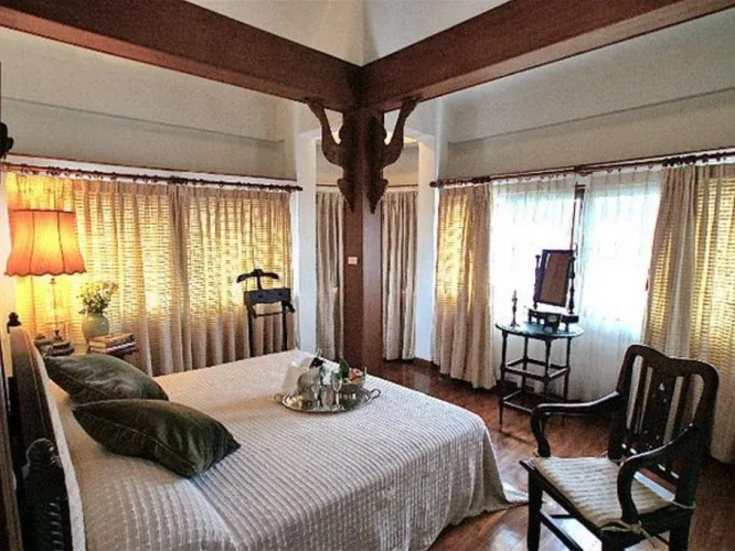 Lotus Hotel