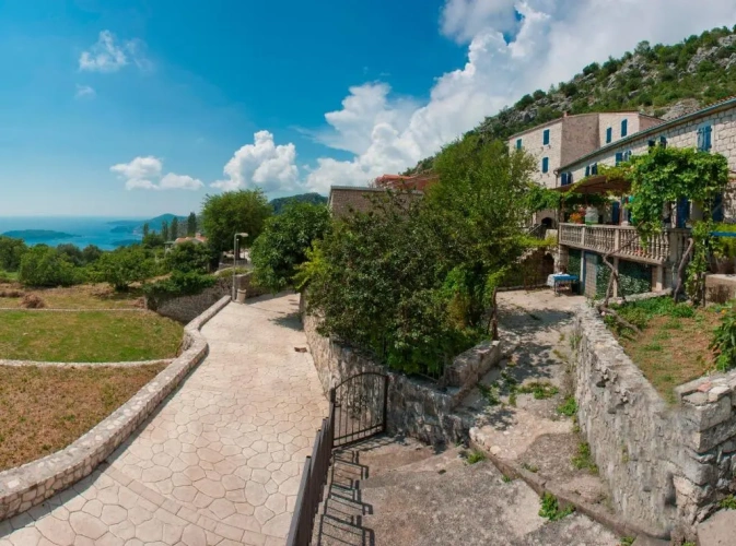 1 Bedroom Cottage with view