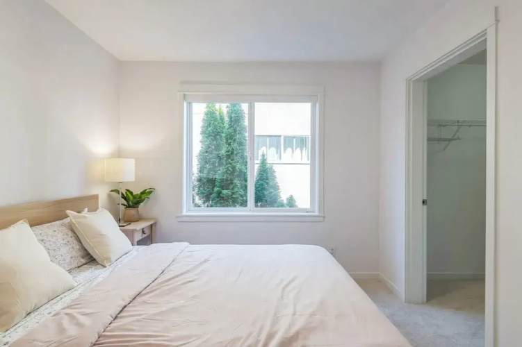 Walkable Seattle Gem Close To Everything 2 Bedroom Condo