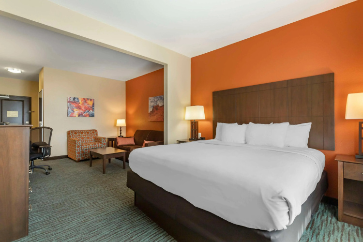 Best Western Plus Longhorn Inn & Suites