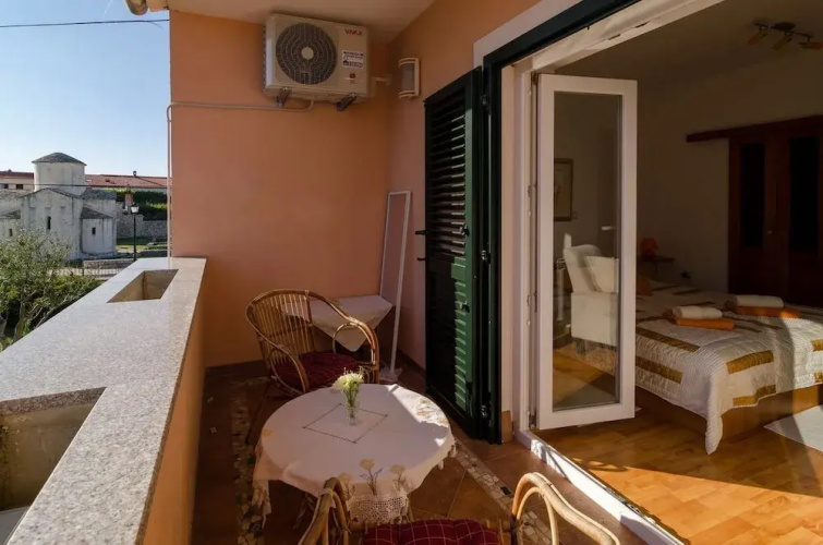 Beautiful three bedroom country house