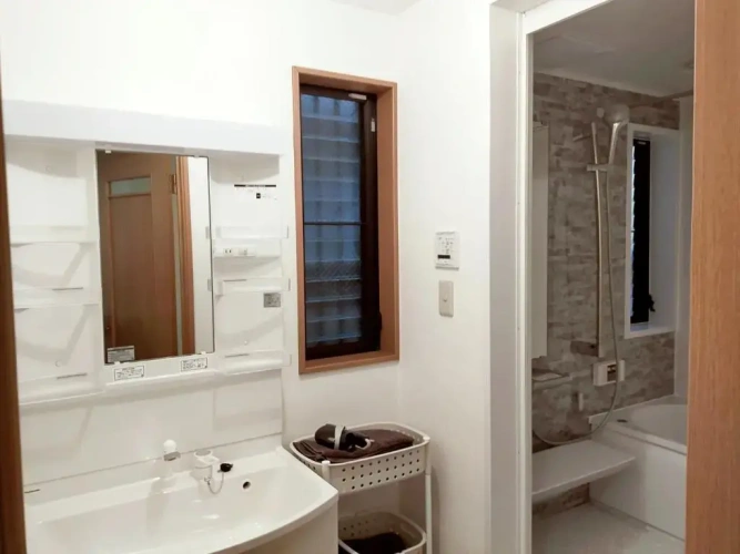 3 Bedrooms Apartment