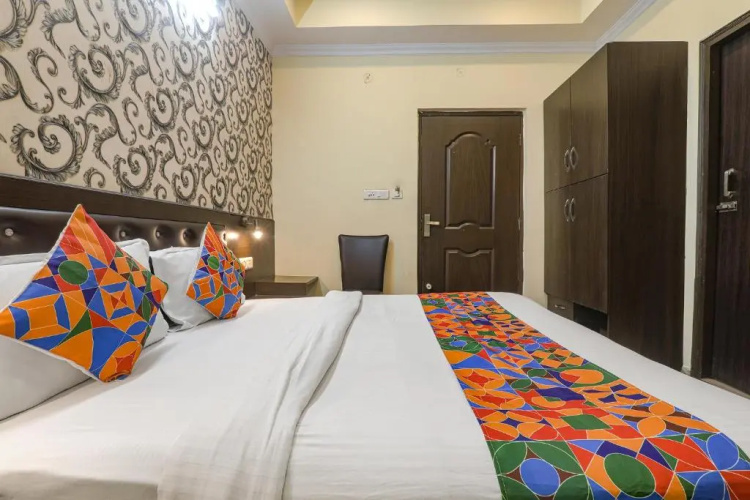 Fabhotel Divine
