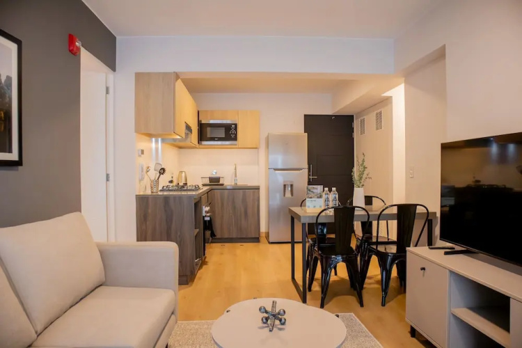 w Magnificent 2BR w/ Balcony in Miraflores