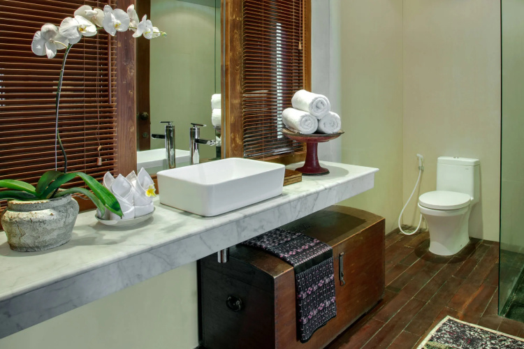 Room & Vespa 3
