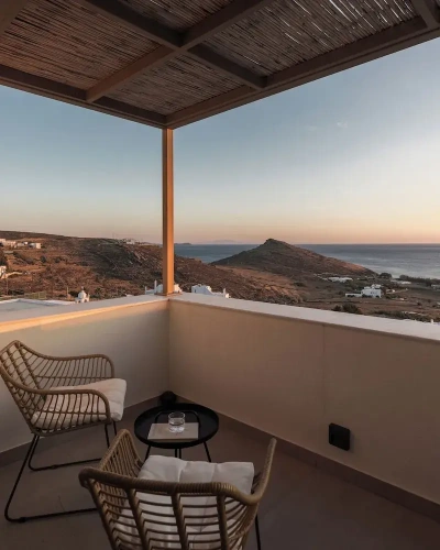 6 Bedrooms Villa