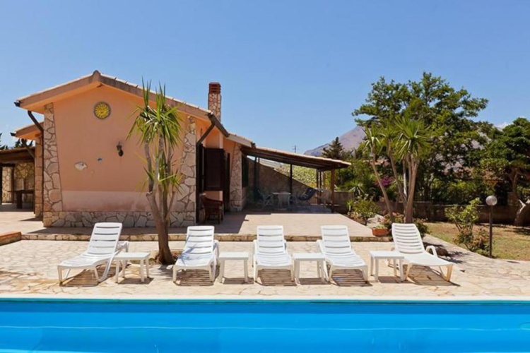 3 Bedrooms Cottage