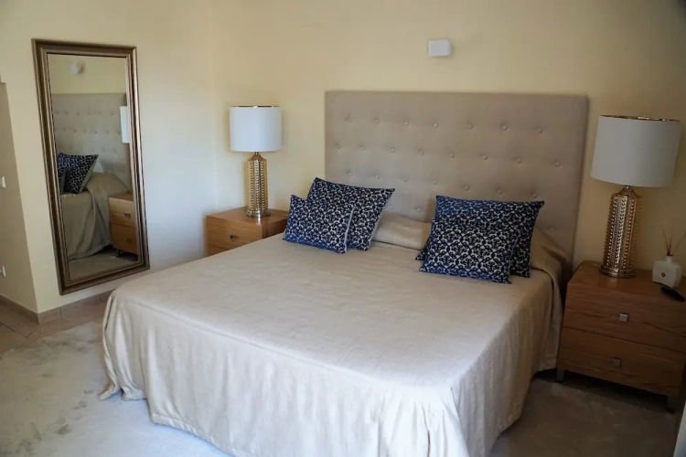 4 Bedrooms Family Cottage