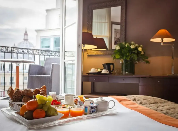 Le 12 Hotel