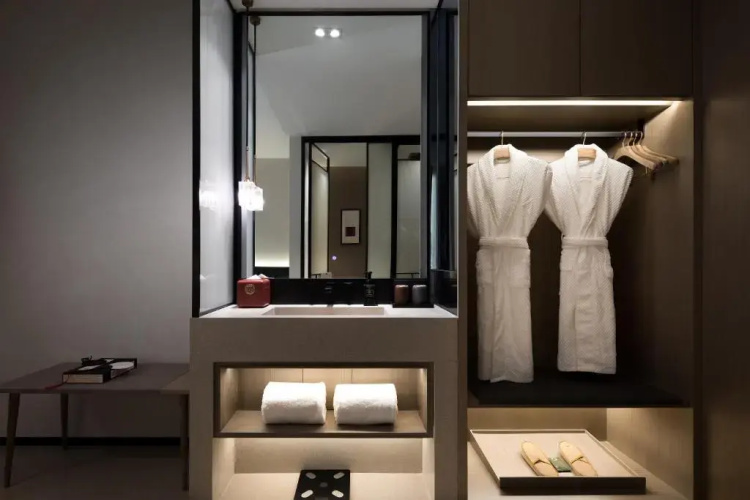 Qianzitong·First Seeing Hotel