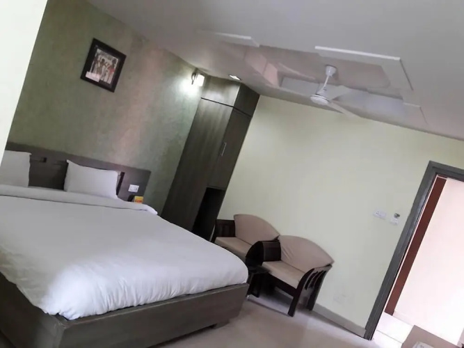 Hotel Raj Residency