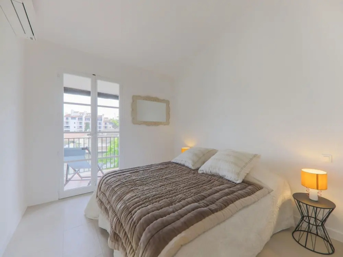 Air-conditioned Apartment Near Beach