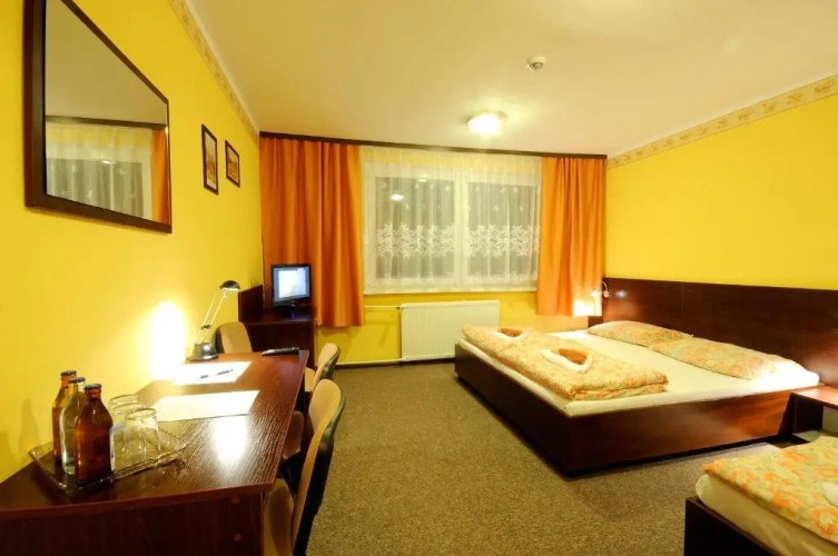 Standard Triple room