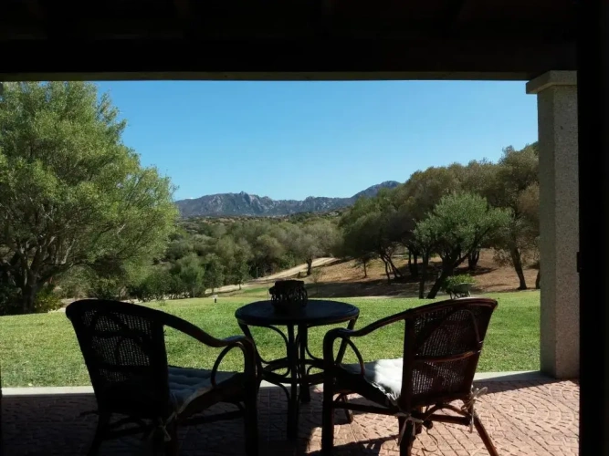 Bungalow with garden view