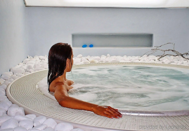 Yades Suites & Spa