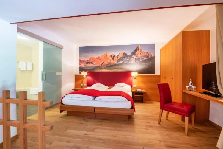 Junior Suite with balcony and with view