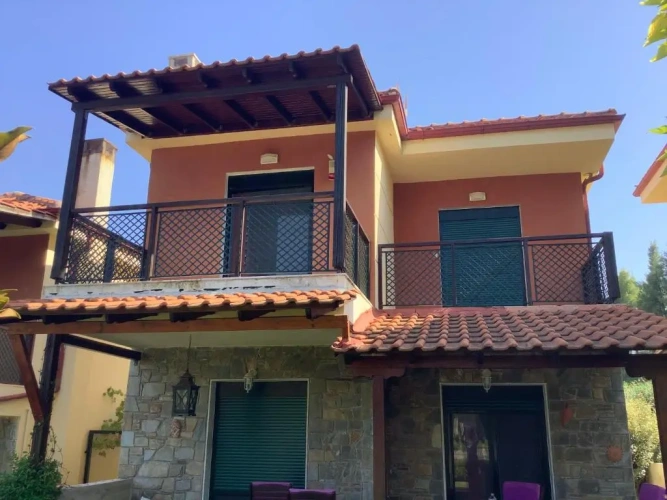 2 Bedrooms Villa