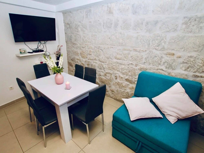 Dalmatian White Shell Apartment