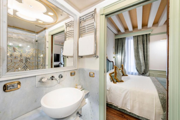 Hotel Monaco & Grand Canal photo 17
