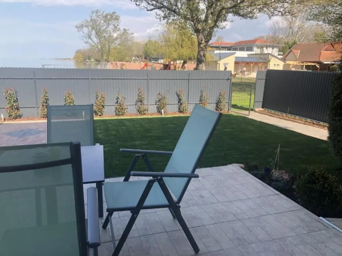Basement Apartment with lake view