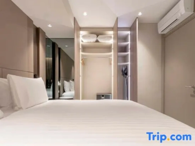 1 Bedroom Double Suite with balcony and with city view
