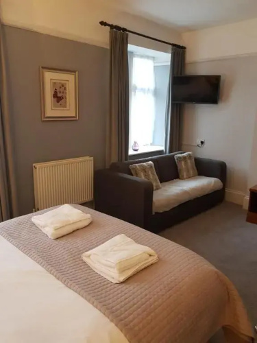 Norfolk Arms Hotel