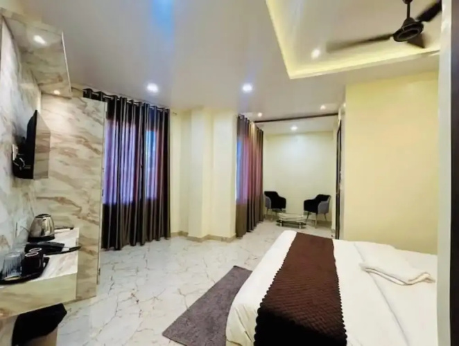 Hotel R K Palace