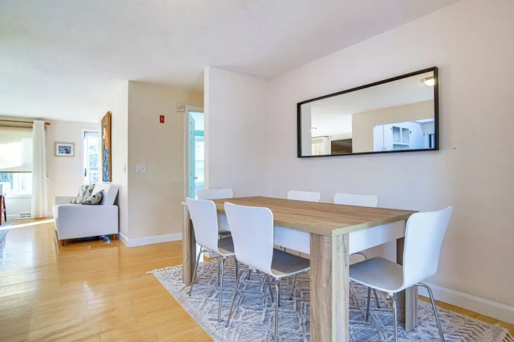 Ping-pong & Backyard: Spacious Chatham Retreat