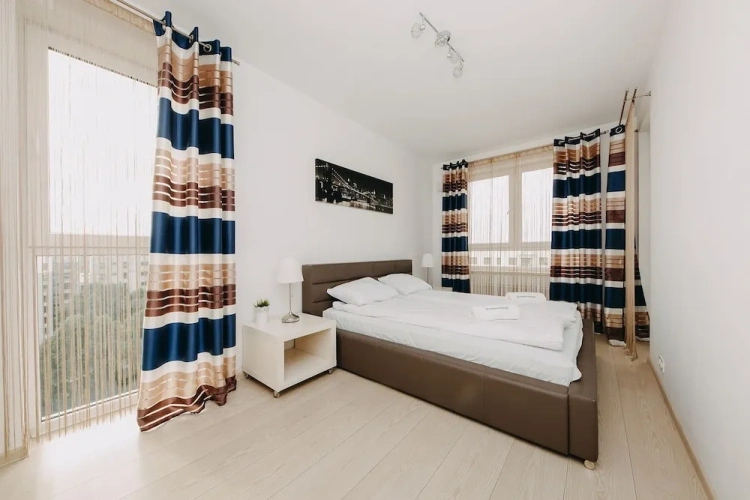 Apartment with courtyard view