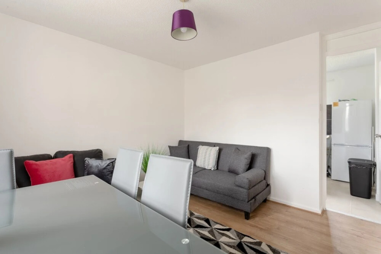 Bright 2 Bedroom Flat in Acton