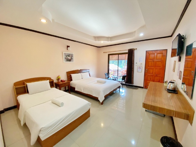 Standard Triple room