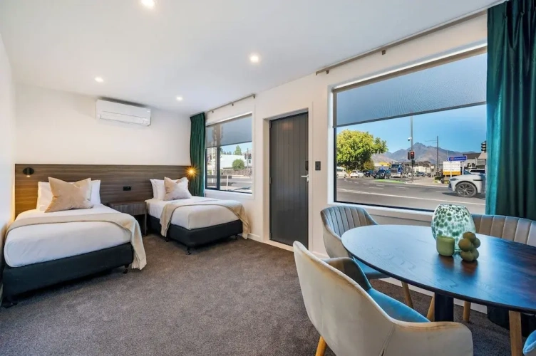 1 Bedroom Luxury Suite