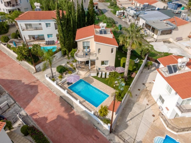 3 Bedrooms Villa