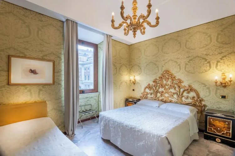 Des Epoques Hotel