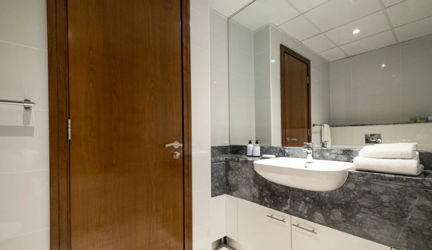 LUX The Elegant Residence Amna Tower