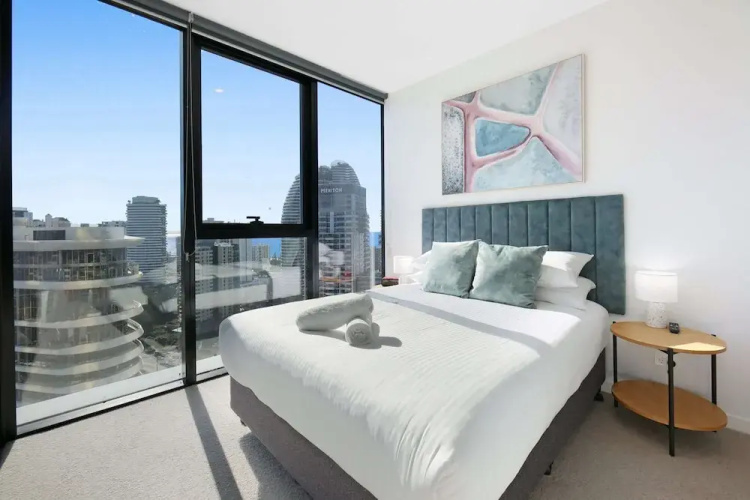 Elegant 2-bed Broadbeach Hotel With Ocean View