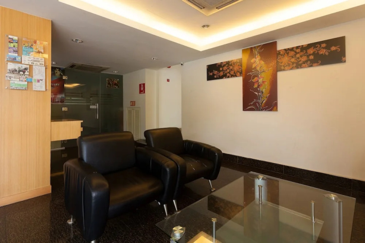 ZEN Rooms Opposite YMCA