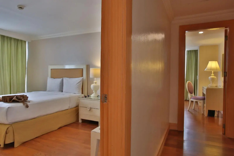 Crown Regency Hotel and Towers