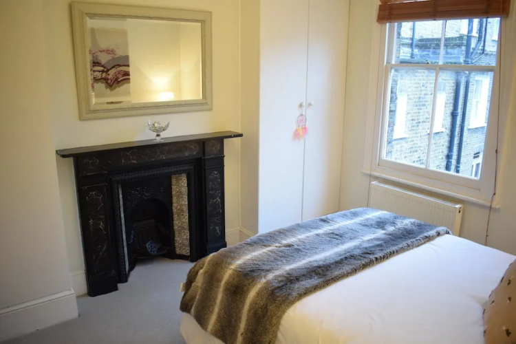 2 Bedroom Flat in Battersea Sleeps 4