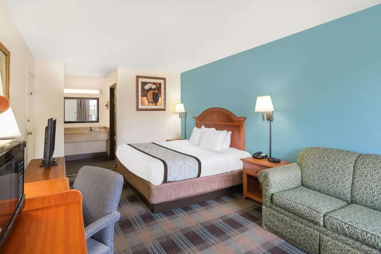 Super 8 By Wyndham Nashville Downtown