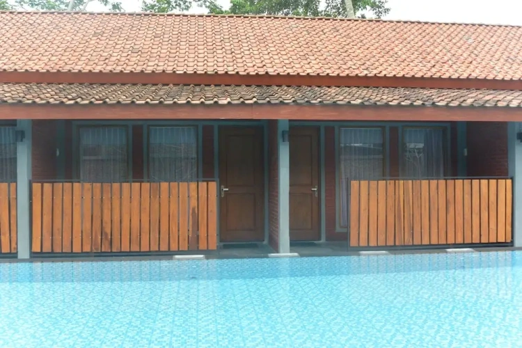 Deluxe Double room with pool view
