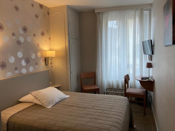 Standard Quadruple room with view