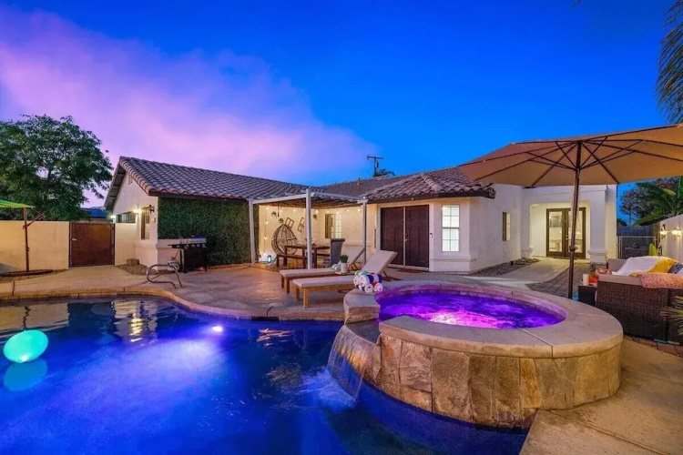 Relaxing 4BR Retreat w/ Refreshing Pool
