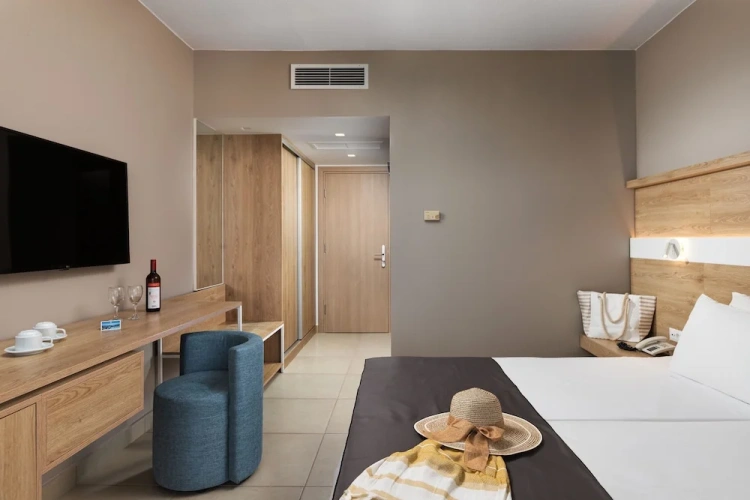 Standard room with balcony and with sea view