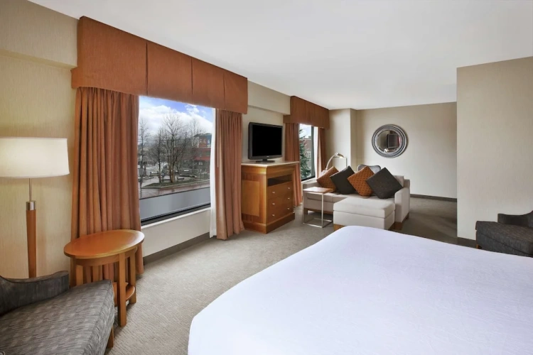 Corner Double room with water view