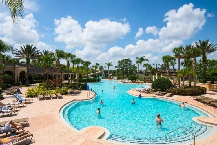 Spacious Rental Pool Jacuzzi 6 Br home by RedAwning