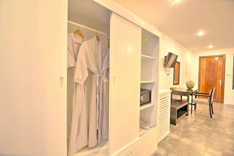 La Residence Blanc D' Angkor