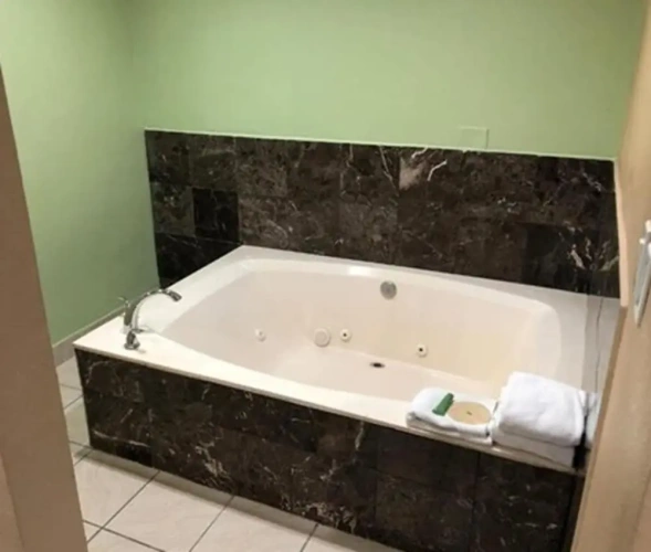 1 Bedroom Suite