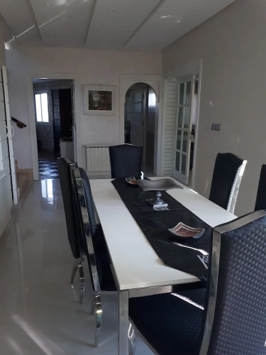5 Bedrooms Villa