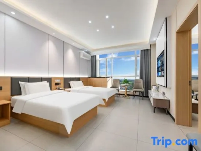 Deluxe Triple Suite